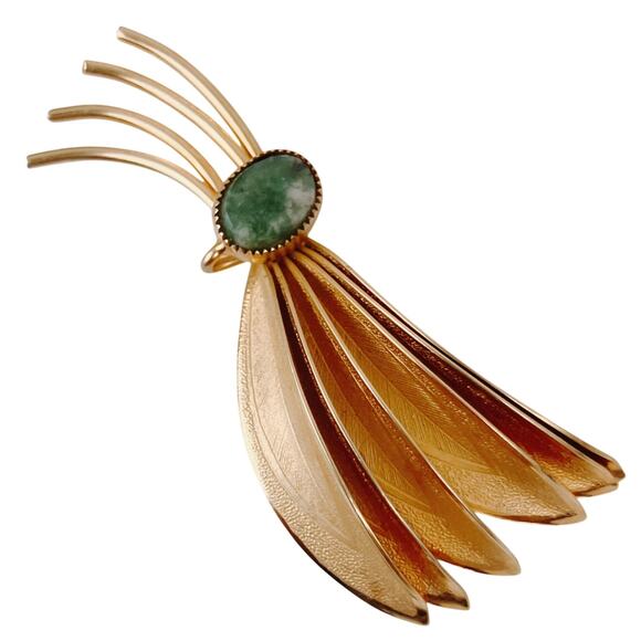 Mid Century Gold Tone Brooch with Jade Cabochon Modernist Feather Design 50s 60s - Picture 1 of 14